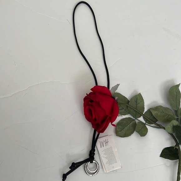 H&M Black Vegan Leather Strap Silver Tone Badge/Key Clip - Picture 3 of 3